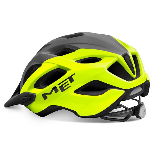 το Crossover είναι πλούσιο σε χαρακτηριστικά, όπως το ενσωματωμένο δίχτυ στους εμπρός αεραγωγούς, για να μην περνάνε έντομα μέσα στο κράνος.