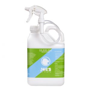 Joes eco bike soap Απομακρύνει αποτελεσματικά τη βρομιά και τη μάκα, αφήνοντας πίσω του γυαλιστερή καθαριότητα.