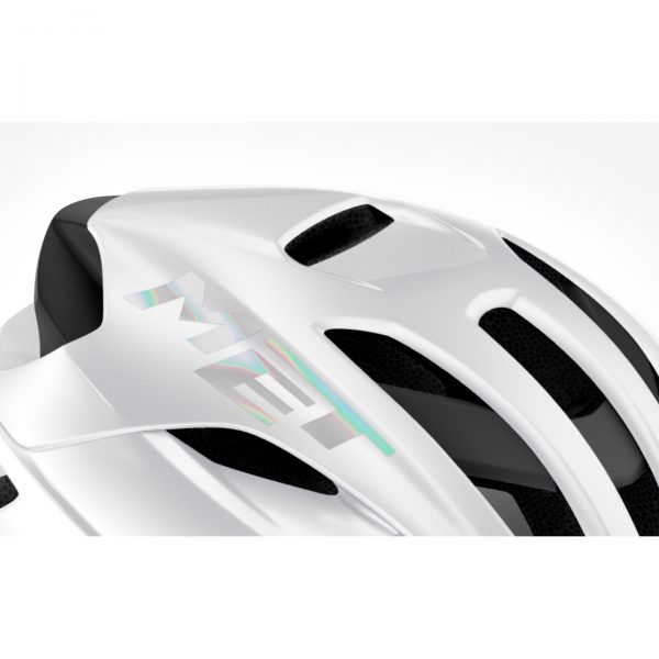 Με το Rivale στα 230gr βάρους έχουμε ένα αεροδυναμικό κράνος, με υψηλά επίπεδα ασφάλειας, σωστή εφαρμογή και όμορφο styling.