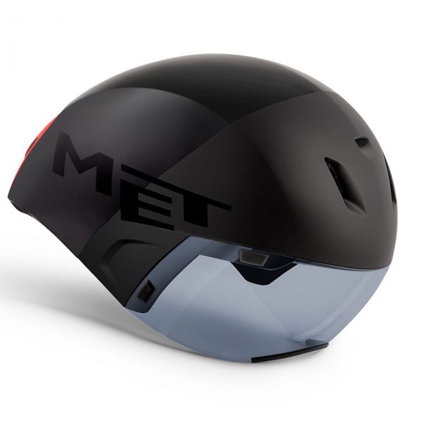 Κράνος_MET_Τριάθλου_Codatronca_Black_Red_Glossy_1 Η εμπρός όψη του Codatronca έχει φαρδύ σχεδιασμό για να κατευθύνει τον αέρα πάνω από τους ώμους του αναβάτη, μια φυσική περιοχή αναταράξεων που δημιουργεί αντίσταση.