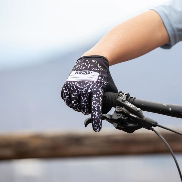 Η Handup έχει δημιουργήσει αυτά τα ποιοτικά γάντια, μόνο και μόνο για να τα λερώσεις.