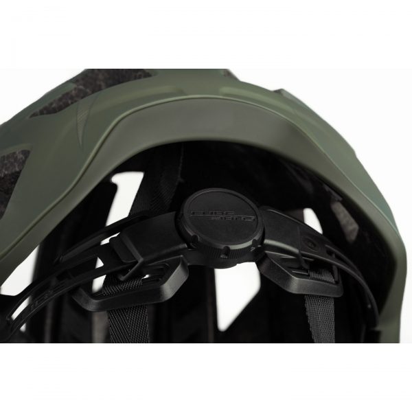 Κράνος_CUBE_Pathos_Olive_3 Το Pathos της Cube είναι ένα εξαιρετικό κράνος για χρήση στο βουνό.