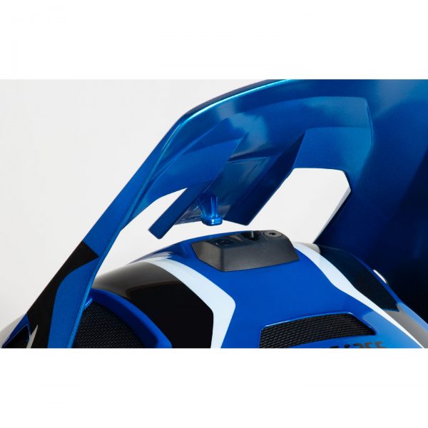 Το Legit είναι ένα κράνος, εφοδιασμένο με χαρακτηριστικά που έχουν εμπνευστεί από το αγωνιστικό τμήμα της Bluegrass.