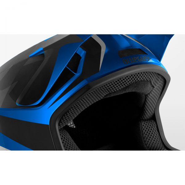 Το Legit είναι ένα κράνος, εφοδιασμένο με χαρακτηριστικά που έχουν εμπνευστεί από το αγωνιστικό τμήμα της Bluegrass.