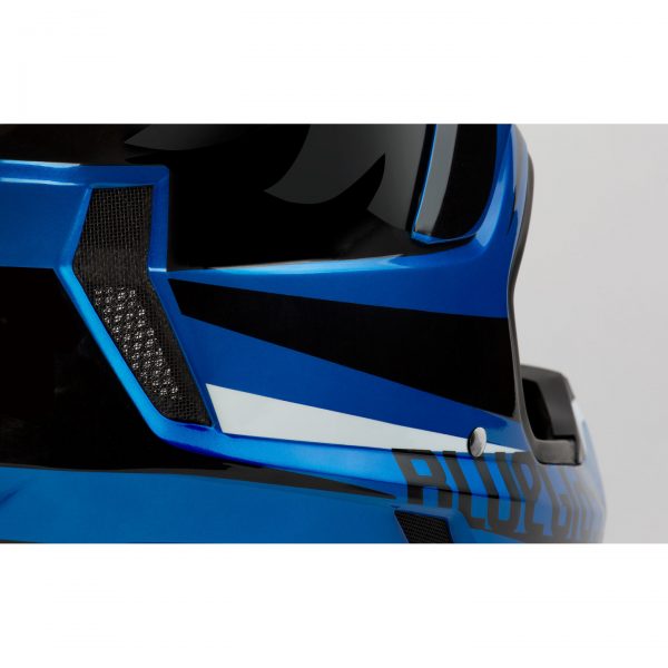 Το Legit είναι ένα κράνος, εφοδιασμένο με χαρακτηριστικά που έχουν εμπνευστεί από το αγωνιστικό τμήμα της Bluegrass.