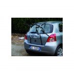 Η σχάρα Biki είναι πολύ εύκολη στη χρήση, αφού τοποθετείται στο πορτμπαγκάζ του αυτοκινήτου με ιμάντες.