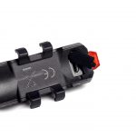 Τα φώτα είναι αδιάβροχα και τοποθετούνται πολύ εύκολα χάρις στα strap σιλικόνης τους.