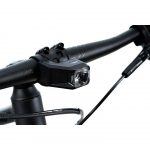 Ο ασύμμετρος σχεδιασμός του, του επιτρέπει να τοποθετηθεί στο κέντρο του τιμονιού για να πέφτει η δέσμη φωτός ακριβώς εμπρός.