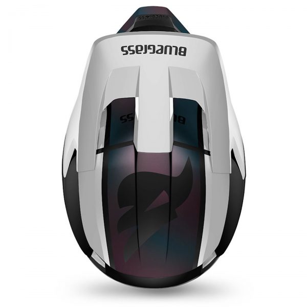 Κράνος_Bluegrass_Legit_White_Iridescent_Matt_4 Το Legit είναι ένα κράνος, εφοδιασμένο με χαρακτηριστικά που έχουν εμπνευστεί από το αγωνιστικό τμήμα της Bluegrass.