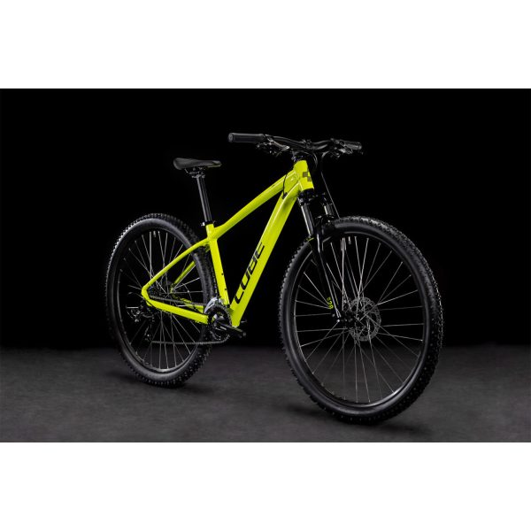 Cube_Cube_Aim_Green_n_Moss_2022_2 το νέο AIM είναι εξοπλισμένο με το πιρούνι της Suntour 100mm και ελαστικά 2,25”, για εξαιρετική πρόσφυση, άνεση και έλεγχο.